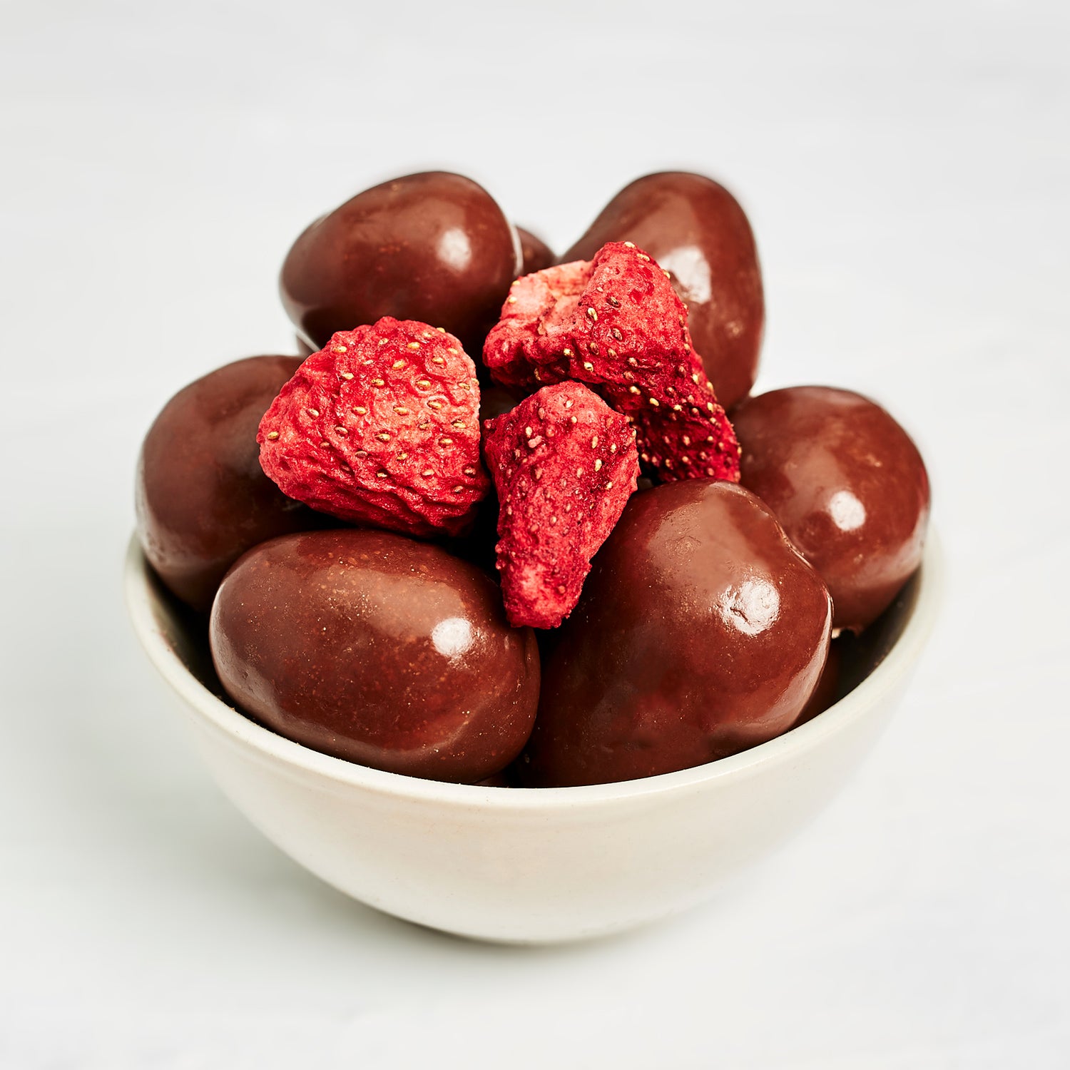 Gefriergetrocknete Erdbeeren mit Vollmilchschokolade